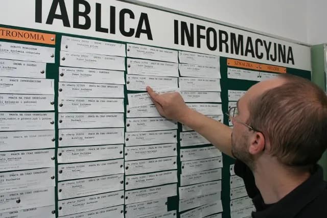 Czy pracodawca dostaje pieniądze za zatrudnienie bezrobotnego? Sprawdź!